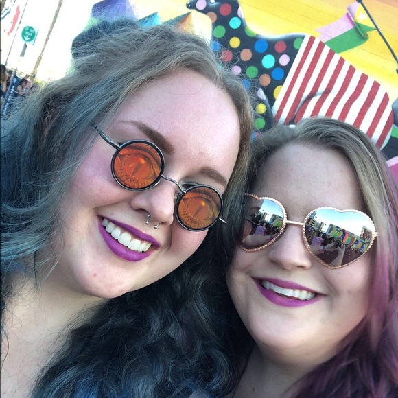 Meet your Posher, Miriam - Picture 1 of 1